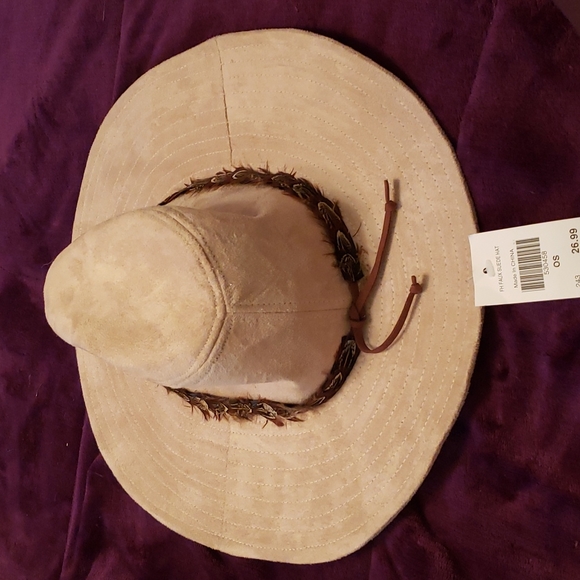 Hat, faux suede - Picture 4 of 4